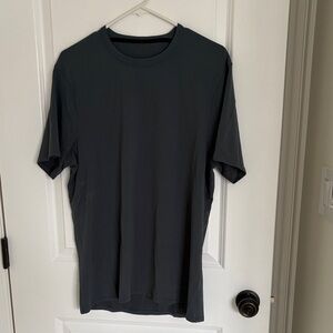 Lululemon size Large no tags grey/green shirt